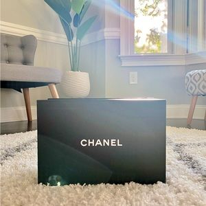CHANEL Magnetic Gift Box with Tissue & Booklet 💕